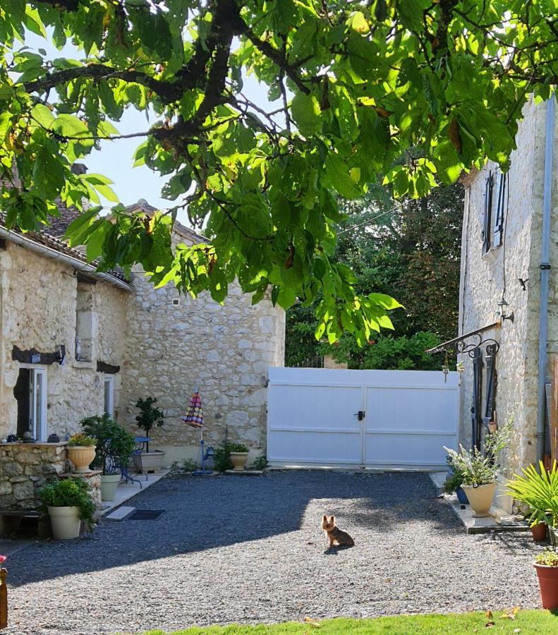 gîte en pierre le paradis sur notre propriété proche issigeac et de bergerac Saint-Aubin-de-Lanquais Extérieur photo